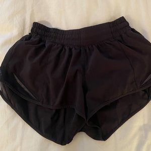 Lululemon Hotty Hot Shorts 2.5 in- 6, black